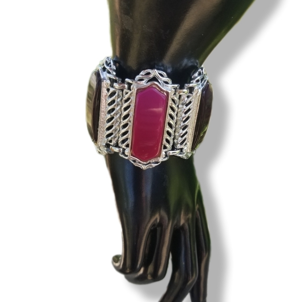 1960s VINTAGE CHROME SILVER, PINK & PURPLE THERMOSET LUCITE WIDE PANEL BRACELET - Picture 3 of 10